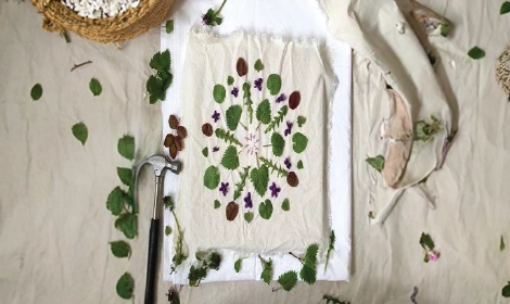 Petal Imprint: The Flower Smash Studio