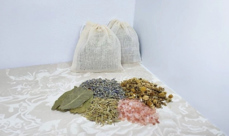 Scents & Soaks: The Bath Salt Altelier