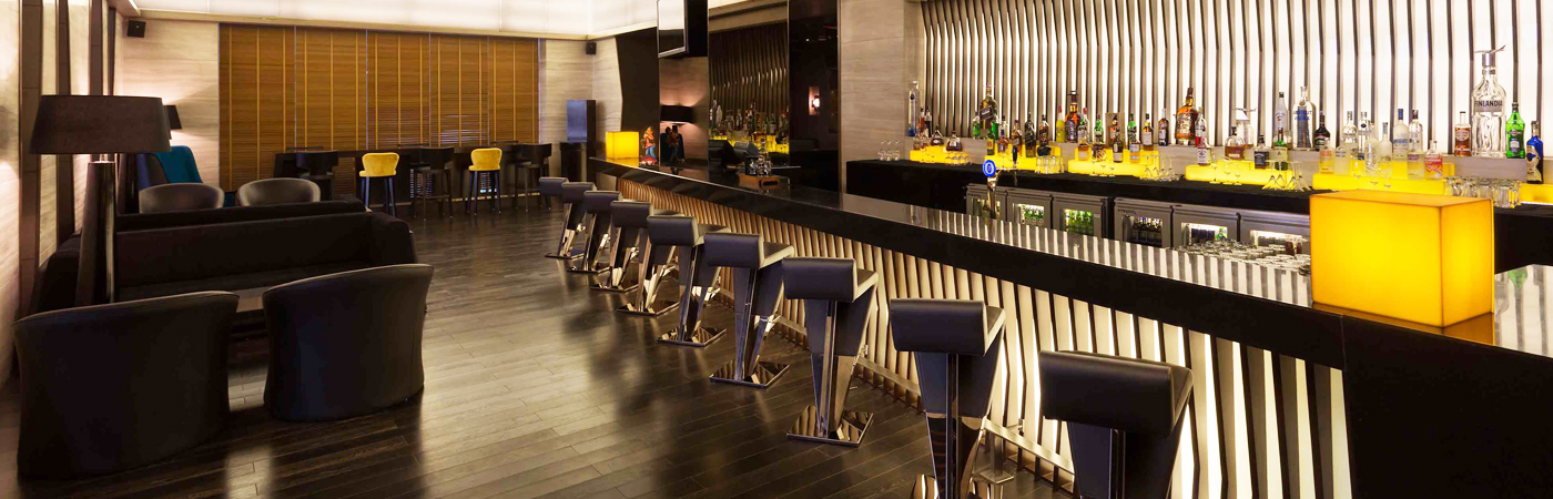 THE Hangar- LOUNGE & BAR, Holiday Inn Banner